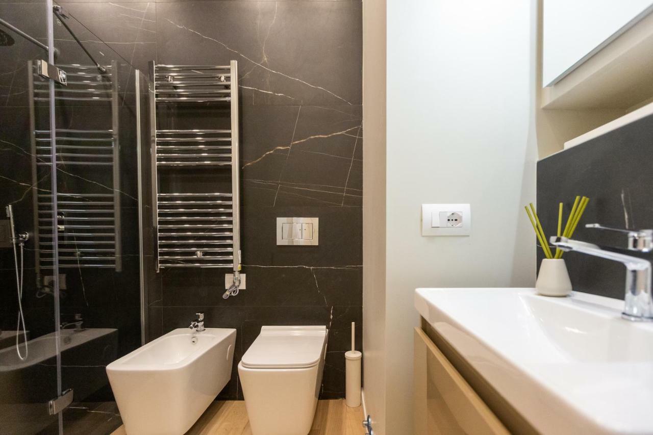 Apartment Bocconi 1 Milan Bagian luar foto