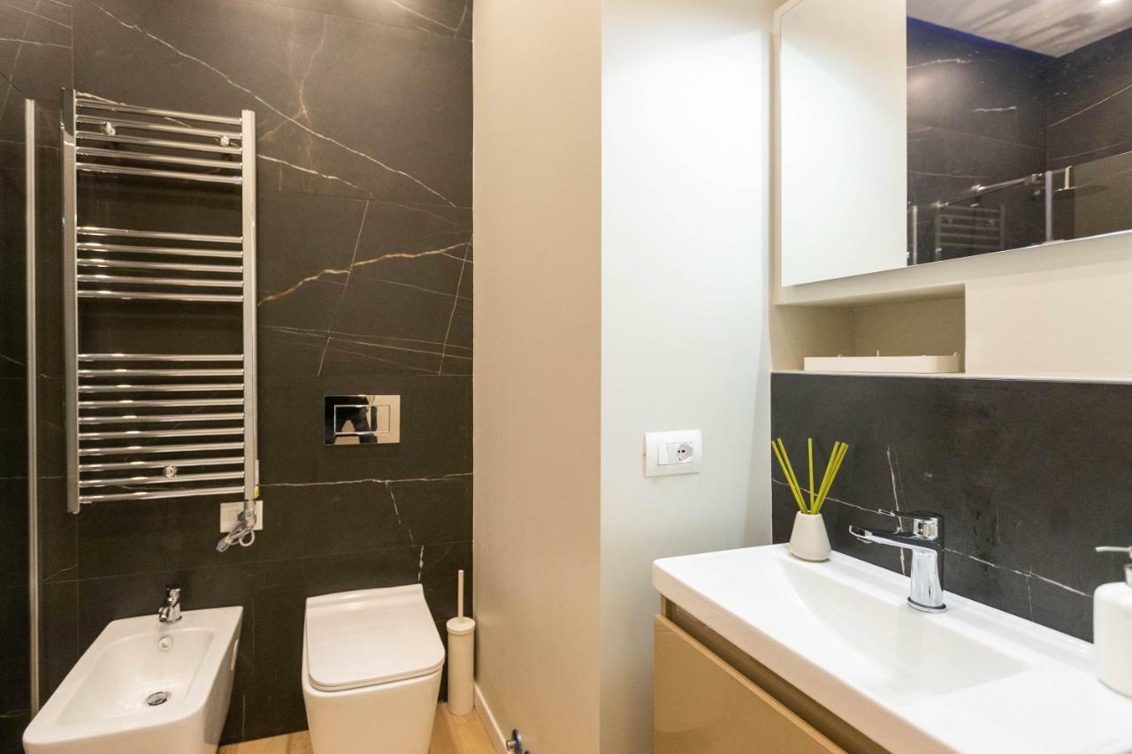 Apartment Bocconi 1 Milan Bagian luar foto