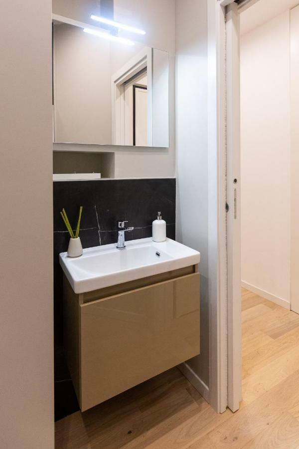Apartment Bocconi 1 Milan Bagian luar foto